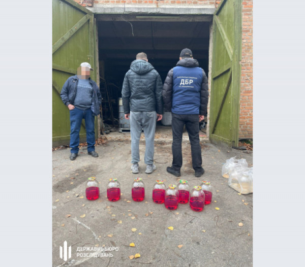 Військовослужбовці Дніпропетровщини незаконно розпродали 700 тонн пального на суму близько 28 млн грн  1