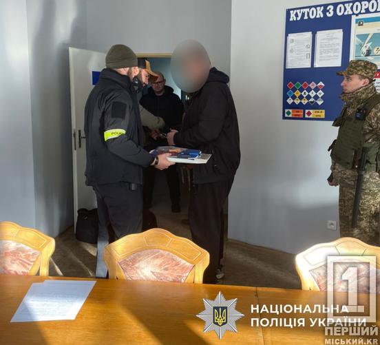 Виманювали гроші у громадян ЄС: до Чехії екстрадували учасника злочинної організації, яку очолював мешканець Дніпропетровщини1