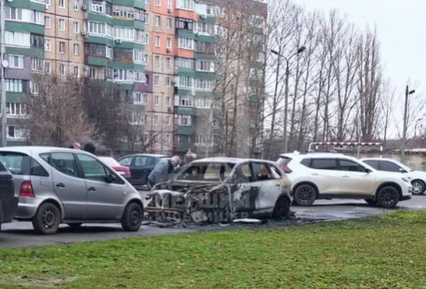 Вночі у Кривому Розі згоріли 2 легковики2