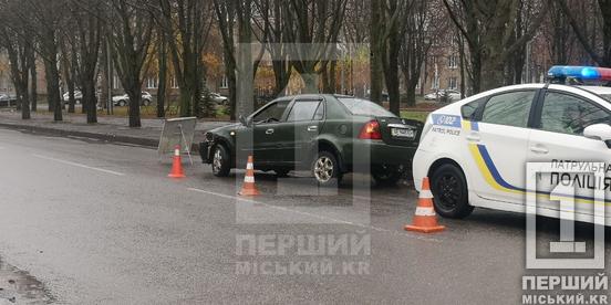 Водій міг сплутати педалі: у Кривому Розі не розминулися дві Geely2