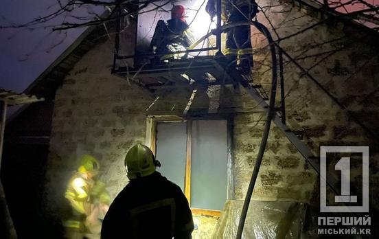 Вогнеборці врятували непритомного чоловіка: у Довгинцівському районі палав будинок