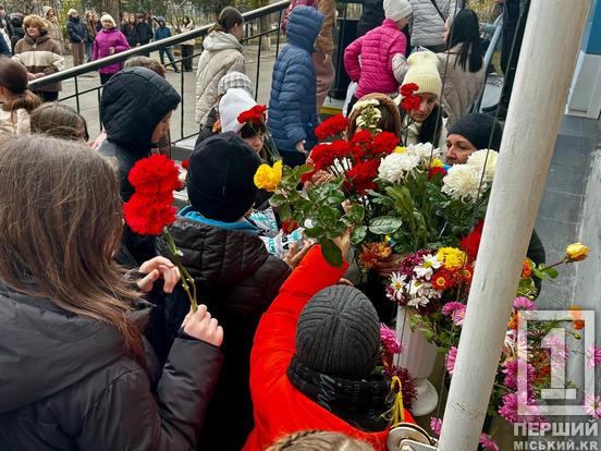 Згадали яким був і вшанували пам'ять: у Криворізькому гуманітарно-технічному ліцеї №129 відкрили меморіальну дошку Герою Михайлу Скрицькому2