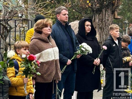 Згадали яким був і вшанували пам'ять: у Криворізькому гуманітарно-технічному ліцеї №129 відкрили меморіальну дошку Герою Михайлу Скрицькому5