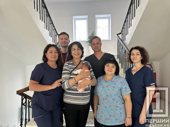 «Життя завжди варте того, щоб боротися»: військовослужбовиця з Кривого Рогу стала мамою у 52 роки2