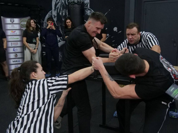 «АРМ  сила – сила героів»: у Кривому Розі провели міський чемпіонат з армрестлінгу до Дня ЗСУ4