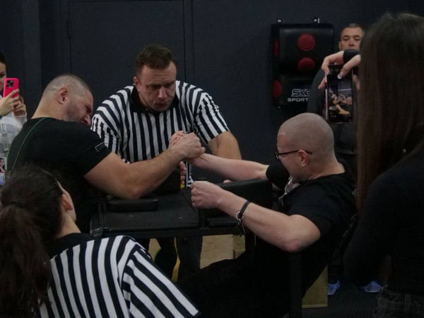 «АРМ  сила – сила героів»: у Кривому Розі провели міський чемпіонат з армрестлінгу до Дня ЗСУ6