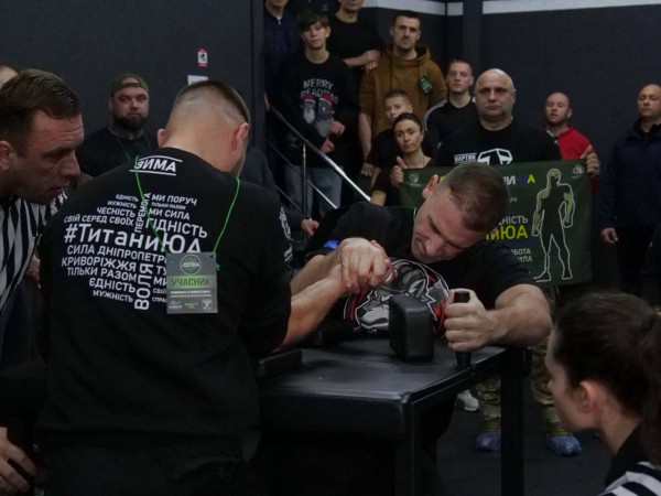 «АРМ  сила – сила героів»: у Кривому Розі провели міський чемпіонат з армрестлінгу до Дня ЗСУ7