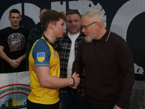 «АРМ  сила – сила героів»: у Кривому Розі провели міський чемпіонат з армрестлінгу до Дня ЗСУ2