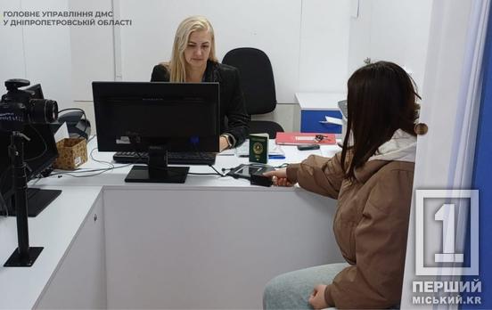 Були проблемні документи: у Кривому Розі виявили повнолітню нелегалку, яка тепер буде видворена з України