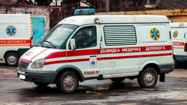 Чоловік, який вистрибнув зі швидкісного трамвая у Кривому Розі, перебуває у важкому стані0