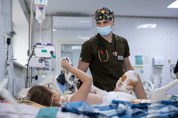 Діти, які на лікарняних ліжках опинилися через російську агресію5