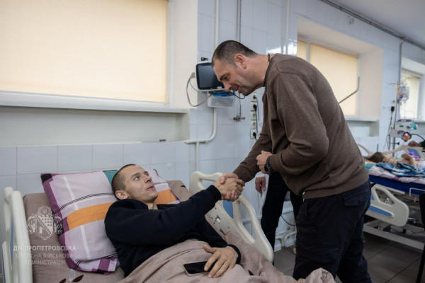 Діти, які на лікарняних ліжках опинилися через російську агресію7