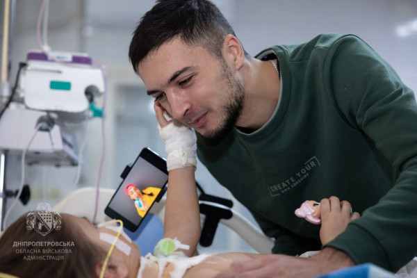 Діти, які на лікарняних ліжках опинилися через російську агресію3