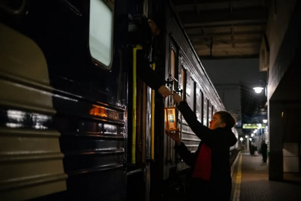 До Києва вчора увечері прибув Вифлеємський вогонь миру1