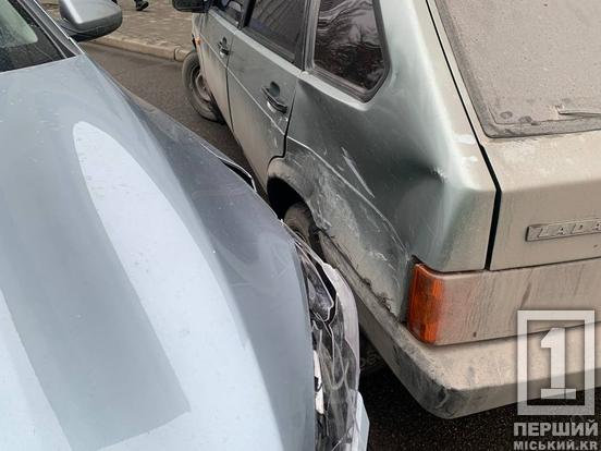 Екстрений маневр не врятував від удару: у Кривому Розі притерлися Lada та KIA1