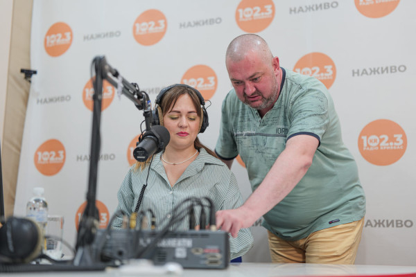 Голос міста під час тривоги: як «Радіо Кривбас» 102.3 FM залишалося в ефірі, навіть коли прилетіло в антену1