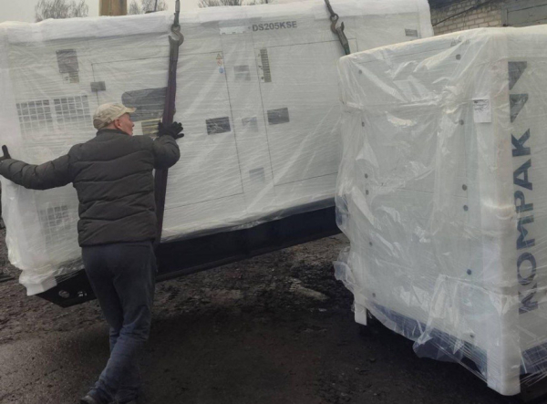 Гуманітарна допомога: громади Криворіжжя отримають потужні генератори та баки для води2