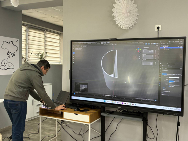 Інновації в освіті: у Кривому Розі запрацював унікальний центр з 3D-принтерами та VR1