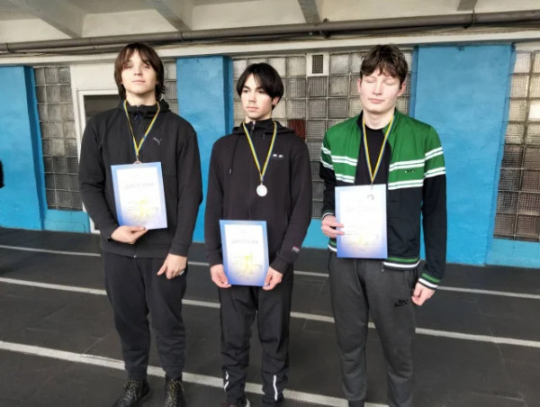 Криворіжці вибороли бронзу чемпіонату області з легкої атлетики0