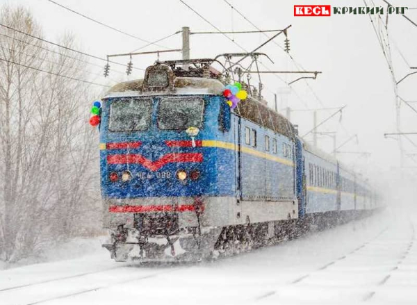 Потяг Укрзалізниці на засніженій колії