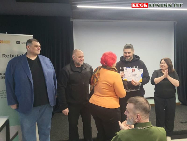 Вручення сертифікатів чиновникам, що працюють з ветеранами на Криворіжжі