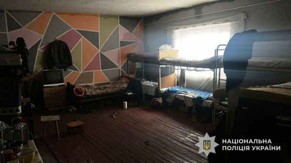 На Дніпропетровщині у незаконних так званих «реабілітаційних центрах» утримували в неволі 300 людей під виглядом реабілітації від наркотичної і алкогольної залежності5