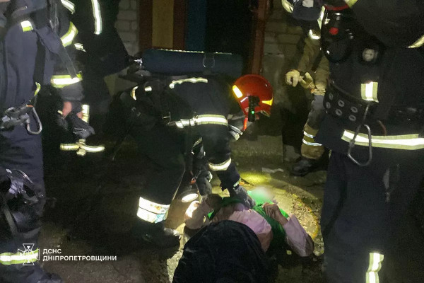 На Криворіжжі жінка ледве не задихнулася димом у власній палаючій квартирі0