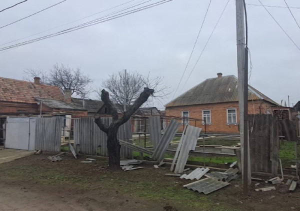 На Нікопольщині внаслідок російського обстрілу постраждала літня жінка3