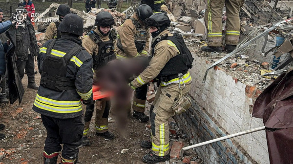 На Сумщині російська авіабомба влучила у магазин: є загиблі0