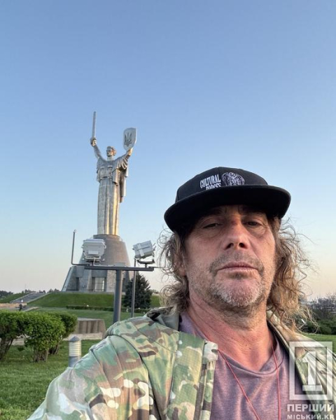 Не злякалися сирен та вибухів аби побачити правду на власні очі: хто зі світових зірок приїжджав до України з підтримкою у 2025-му1