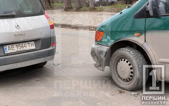 Один міг не помітити іншого: на Магістральній аварія з Renault та Mercedes