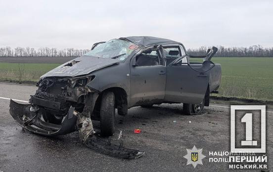 Пережили другий «день народження»: на криворізькій трасі перекинулася Toyota Hilux