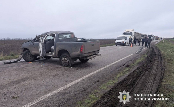 Поблизу Долинської перекинувся пікап: двоє молодих чоловіків дивом вижили1