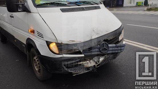 Пошкодження від удару у обох: на проспекті Миру бус «загальмував» у багажник Hyundai1