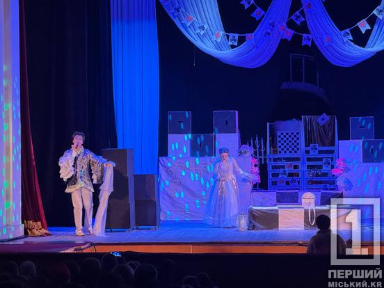 Повітря сповнене тепла, радості й дитячих усмішок: юні криворіжці поринули у Країну Чудес у театрі Шевченка3