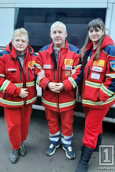 Пролетіла сходами близько дев’яти метрів: на Дніпропетровщині дві бригади «швидкої» рятували жінку1