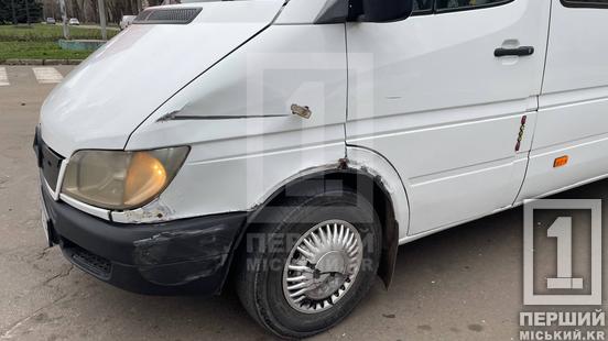 Ризиковий маневр та брак уваги: на перехресті вул. Героїв АТО та Олександра Васякіна мікроавтобус врізався у Toyota2