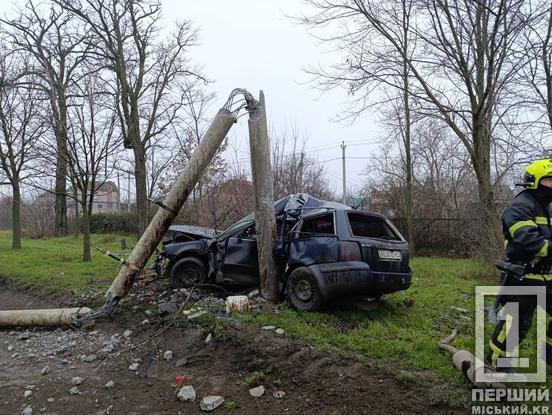 Розтрощило і машину, і електроопору: на Тернах жорстка ДТП з Volkswagen2