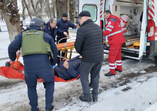 Сьогодні вдень окупанти продовжували руйнувати обстрілами Нікопольщину, двох людей поранено0