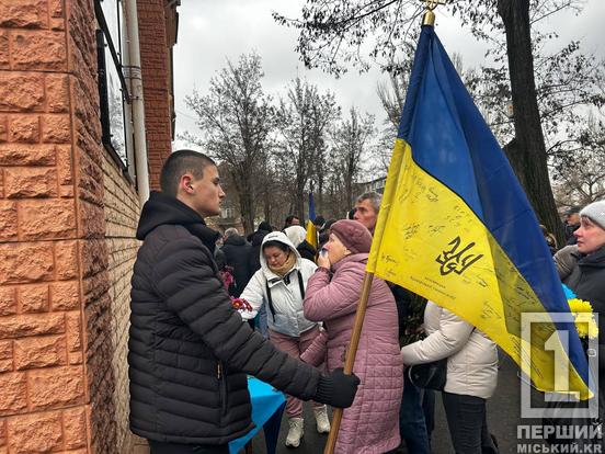 Спогади про них житимуть: у Криворізькій гімназії №65 відкрили меморіальні дошки героям Роману Резніку та Віталію Бикову5