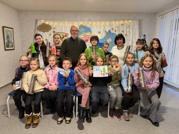 «Тепло для героїв». У Кривому Розі за підтримки Ради оборони міста стартувала акція підтримки Захисників та Захисниць. Для військових буде відправлено 3500 термосів, розписаних криворізькими дітьми – кожен малюнок унікальний5