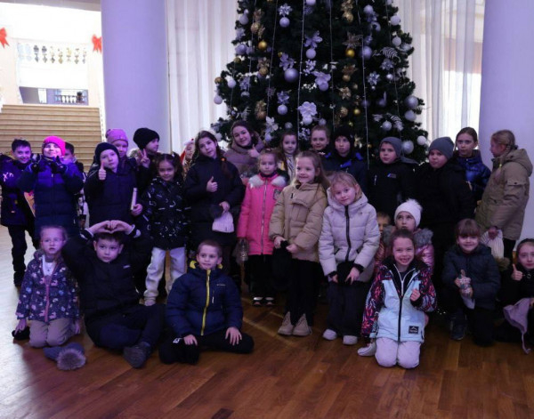 Турбота та свято попри все: у Кривому Розі триває видача подарунків та марафон різдвяних і новорічних заходів для дітей Захисників та Захисниць, а також тих, кому особливо потрібні тепло та увага2