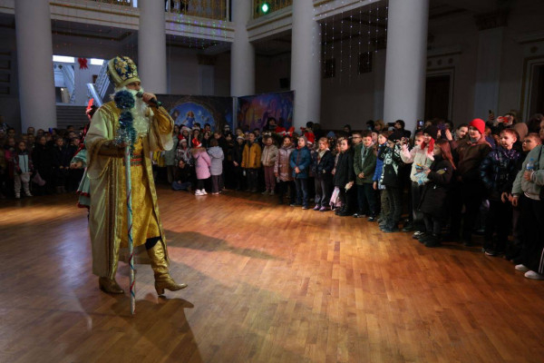 Турбота та свято попри все: у Кривому Розі триває видача подарунків та марафон різдвяних і новорічних заходів для дітей Захисників та Захисниць, а також тих, кому особливо потрібні тепло та увага4