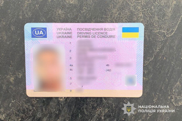 У Кривому Розі чоловік з фальшивим водійським посвідченням  їздив за кермом0