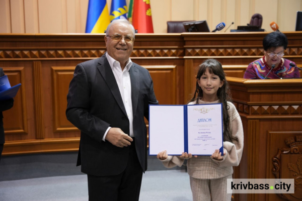 У Кривому Розі нагородили талановиту молодь: кого відзначили у 2025 році5
