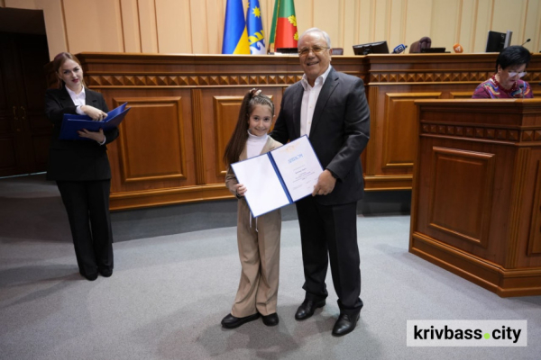 У Кривому Розі нагородили талановиту молодь: кого відзначили у 2025 році8