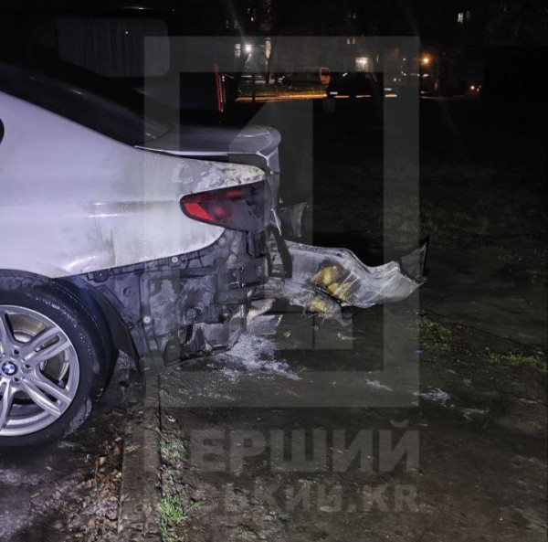 У Кривому Розі — ніч підпалів: у двох районах вигоріли авто0