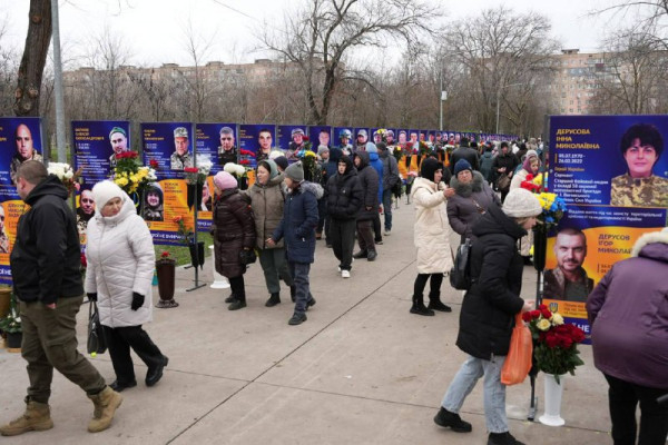 У Кривому Розі сьогодні відкрили вже шосту Алею Слави полеглим захисникам1