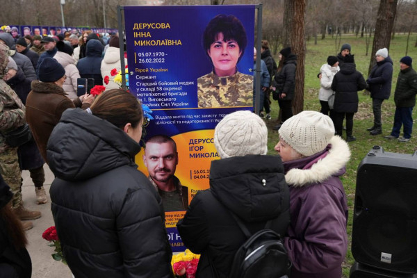 У Кривому Розі сьогодні відкрили вже шосту Алею Слави полеглим захисникам6