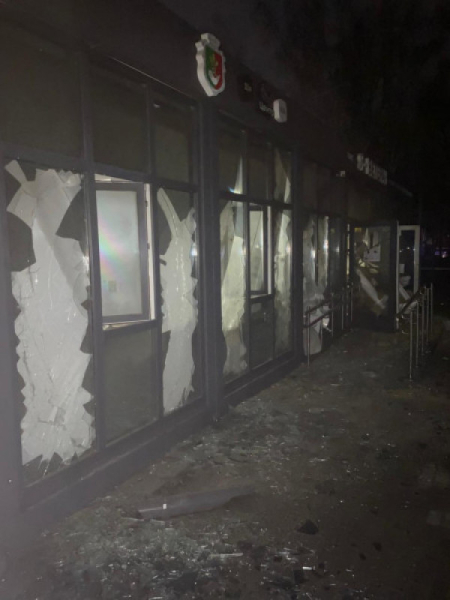 У Кривому Розі ворог обстрілом вночі зруйнував важливі адмінбудівлі3